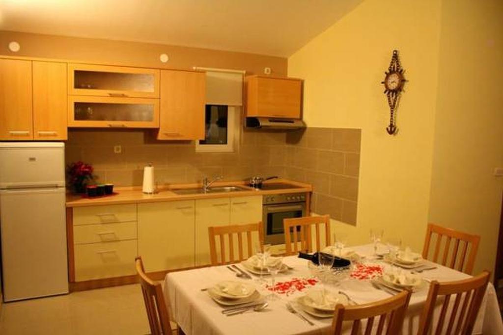 Apartments Mrdelja Vrsi Ngoại thất bức ảnh