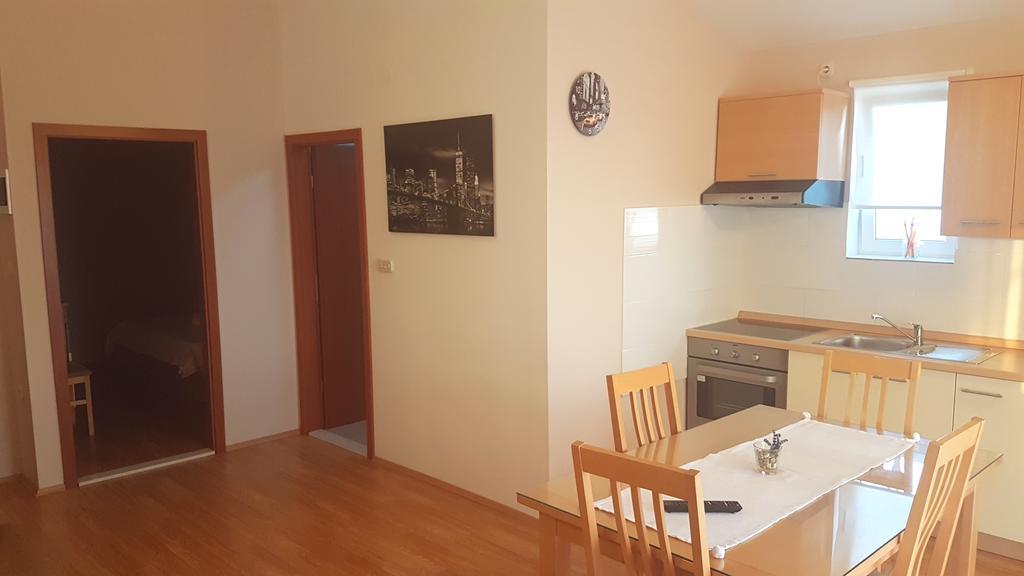 Apartments Mrdelja Vrsi Ngoại thất bức ảnh