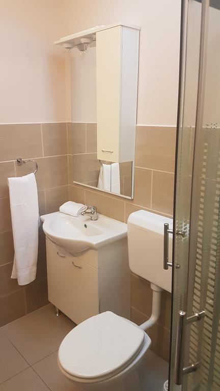 Apartments Mrdelja Vrsi Ngoại thất bức ảnh
